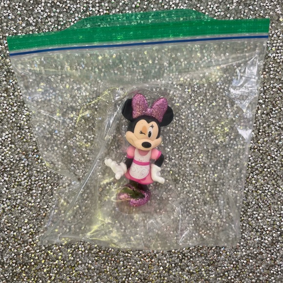 Minnie Mouse Figurine - Picture 7 of 9